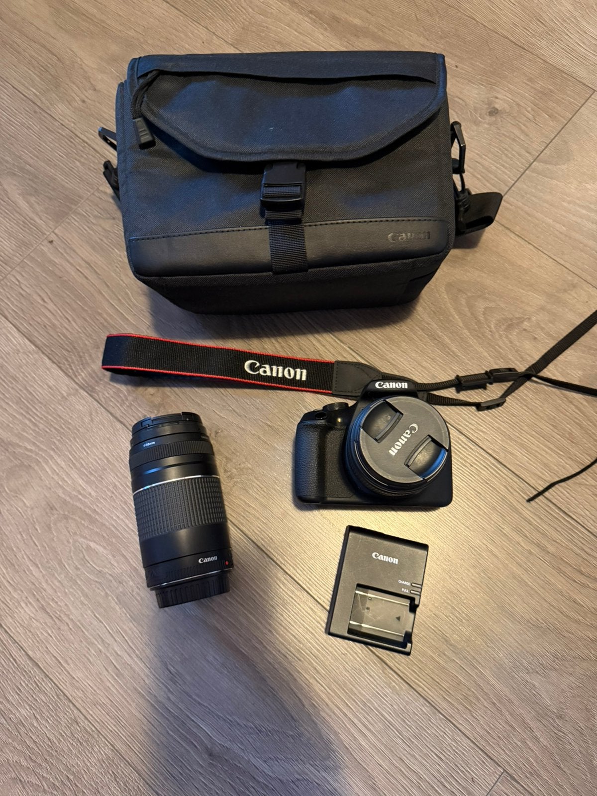 Canon EOS 2000D spiegelreflexcamera – met 2 lenzen ZGAN, Audio, Tv en Foto, Fotocamera's Digitaal, Ophalen, Lensdop, Spiegelreflex