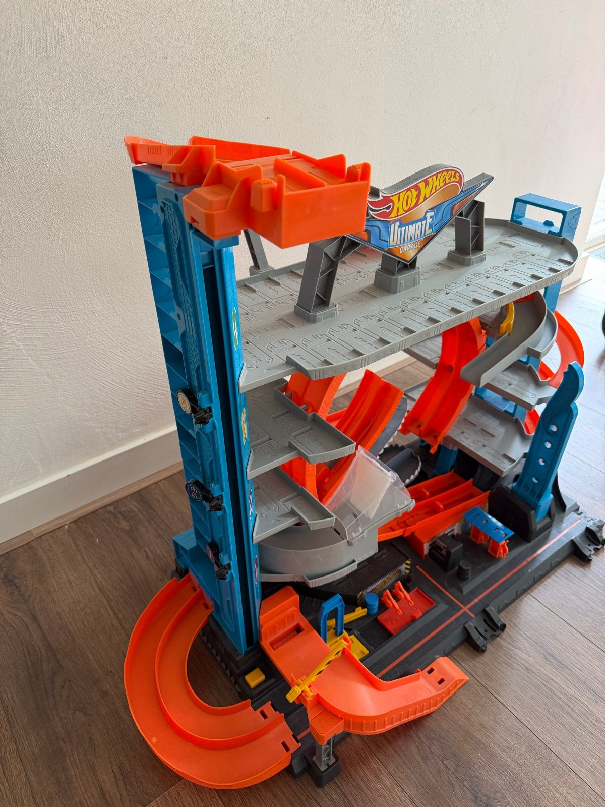 Hot Wheels Ultimate Garage met Haai en looping, Ophalen of Verzenden, Zo goed als nieuw