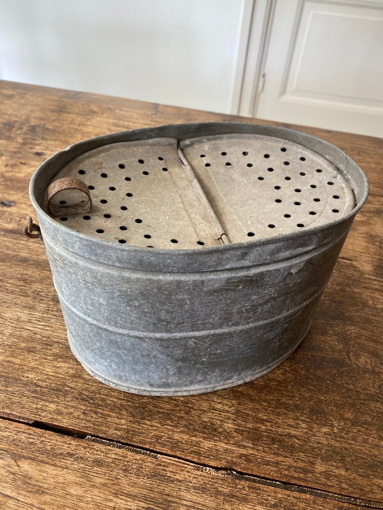 Brocante, vintage Franse zinken aasemmer/aasblik, Ophalen of Verzenden
