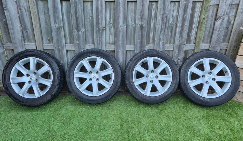 Te koop: Peugeot 207 velgen met banden en velgenboom., Ophalen, 16 inch, 205 mm, Band(en)