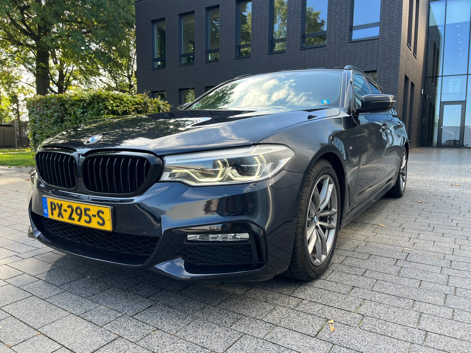 BMW 5-Serie 520iA HIGH EXC M PACK PANO LED HUD CARPLAY LEER, Auto's, 1998 cc, Achterwielaandrijving, 4 cilinders, 2000 kg