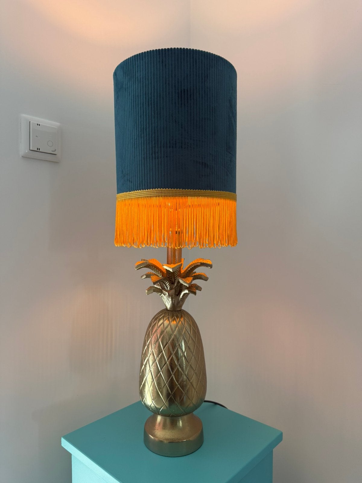 Vintage tafellamp ananas | blauw & goud | Hollywood Regency, Overige merken, Vintage, 60 cm, Inclusief lichtbron