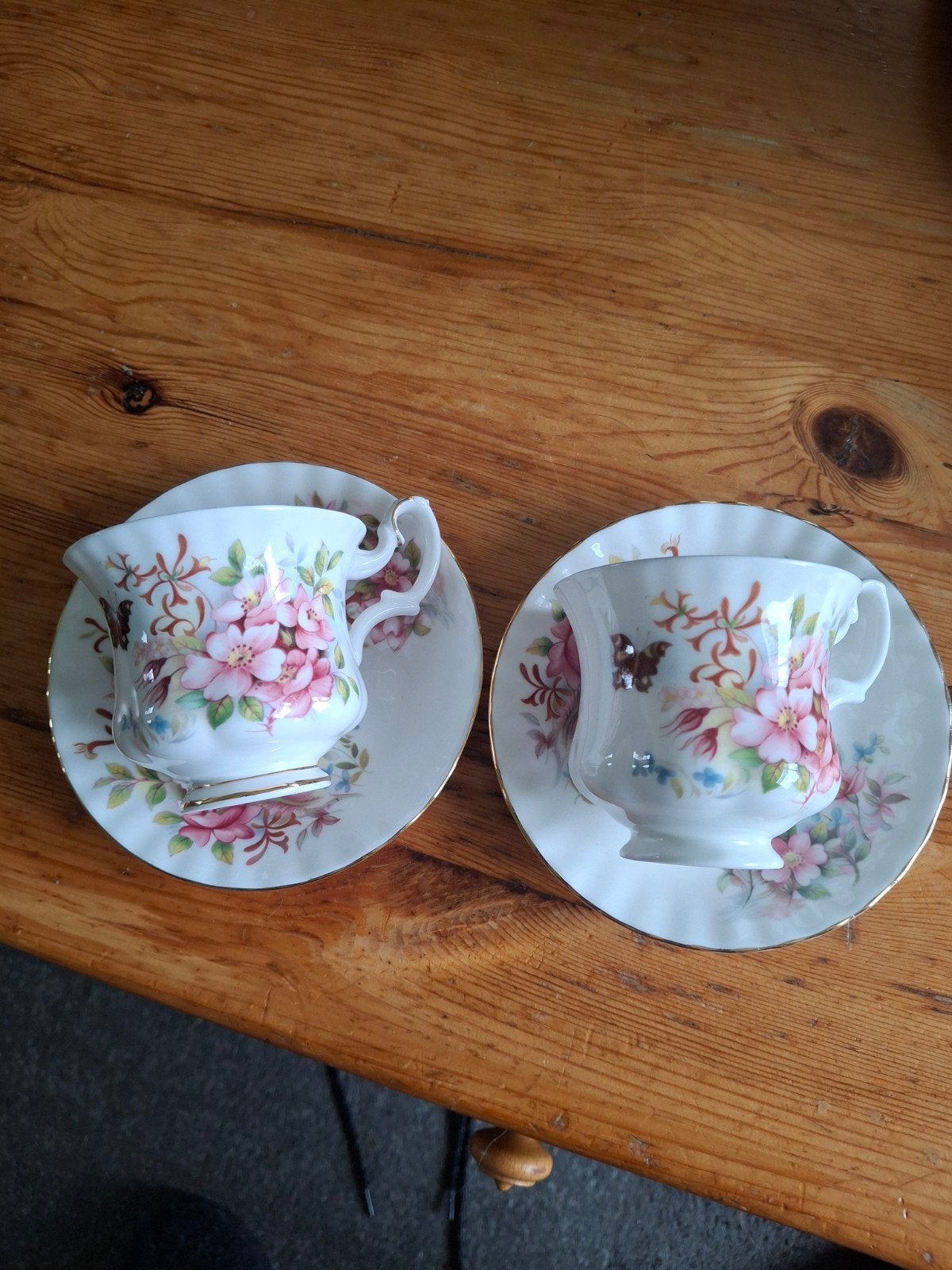 2 kopjes Royal Albert, Ophalen of Verzenden