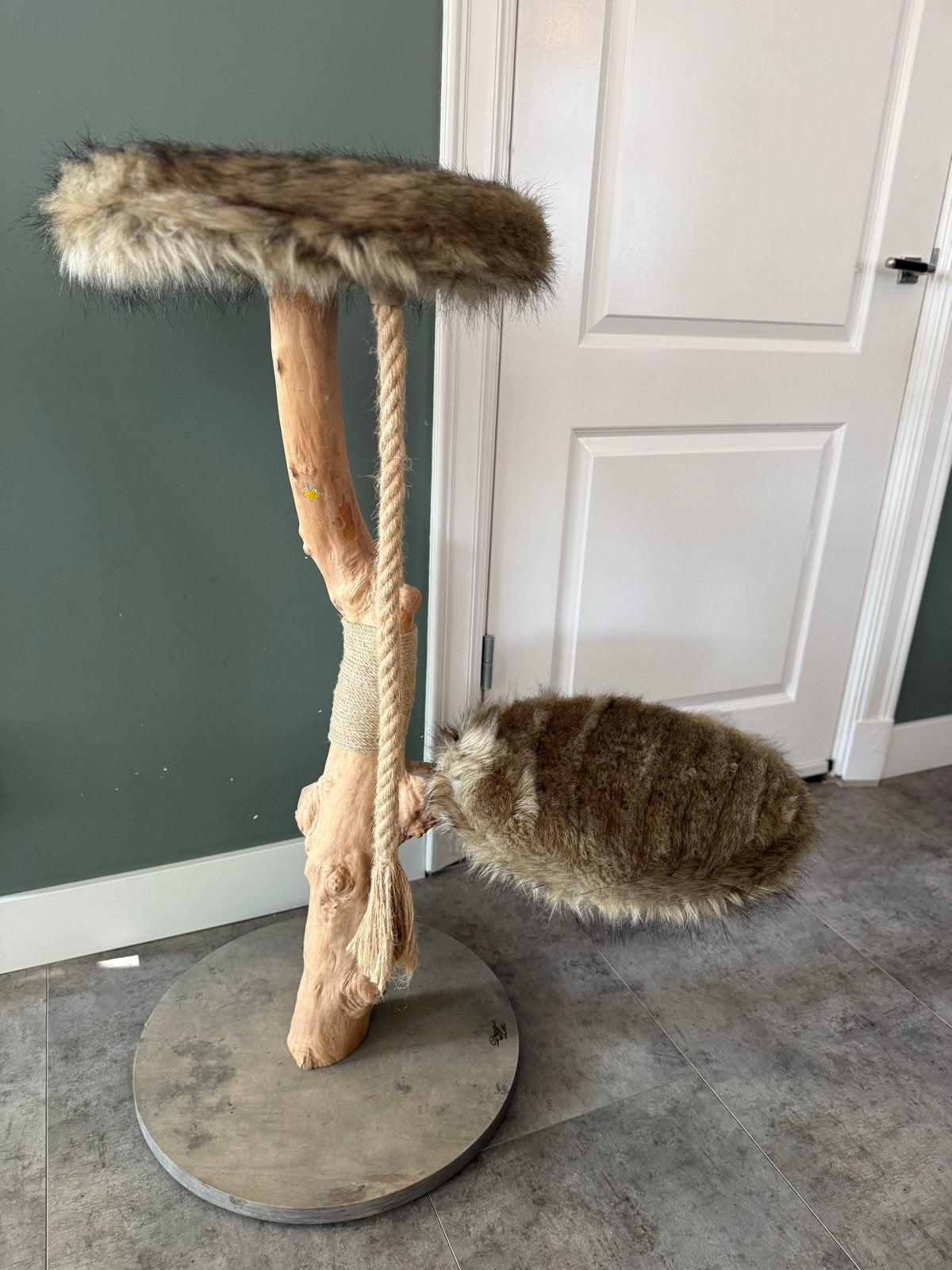 Krabpaal en kattenlounge designed by Lotte, Dieren en Toebehoren, Ophalen, Zo goed als nieuw, Krabpaal