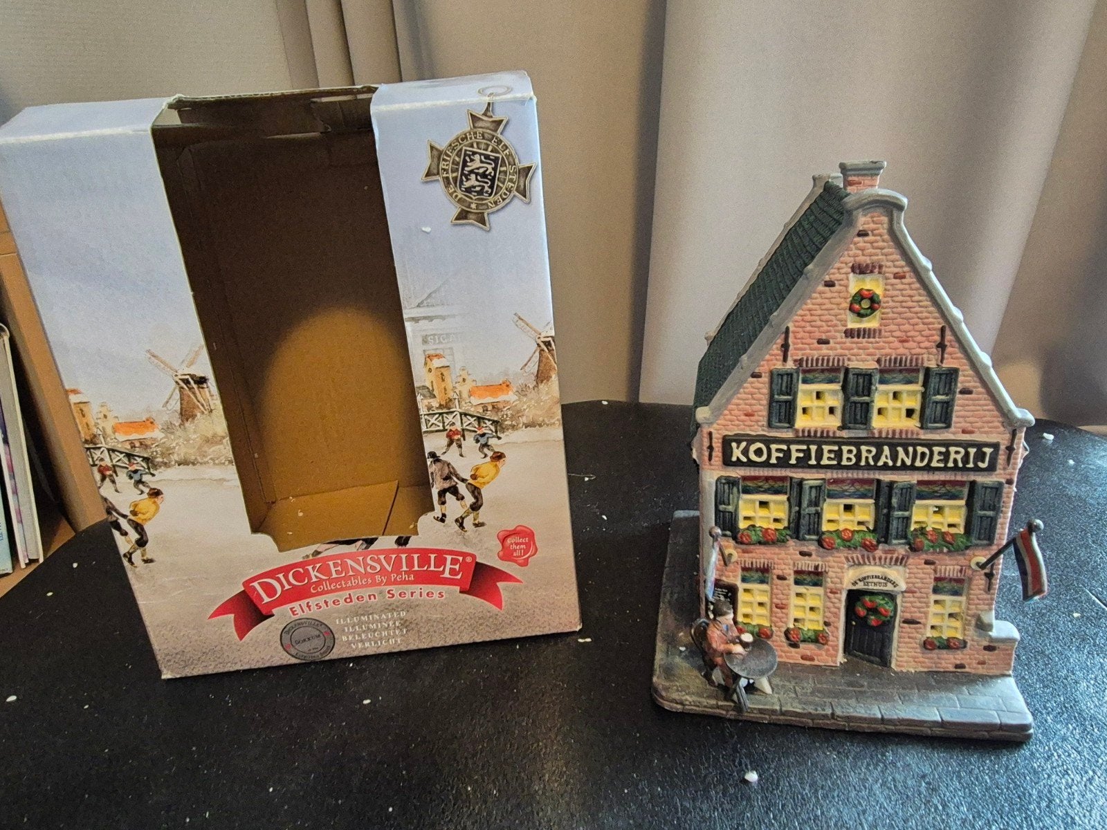Dickensville Elfsteden Serie - Koffiebranderij met verlicbti, Ophalen of Verzenden, Zo goed als nieuw