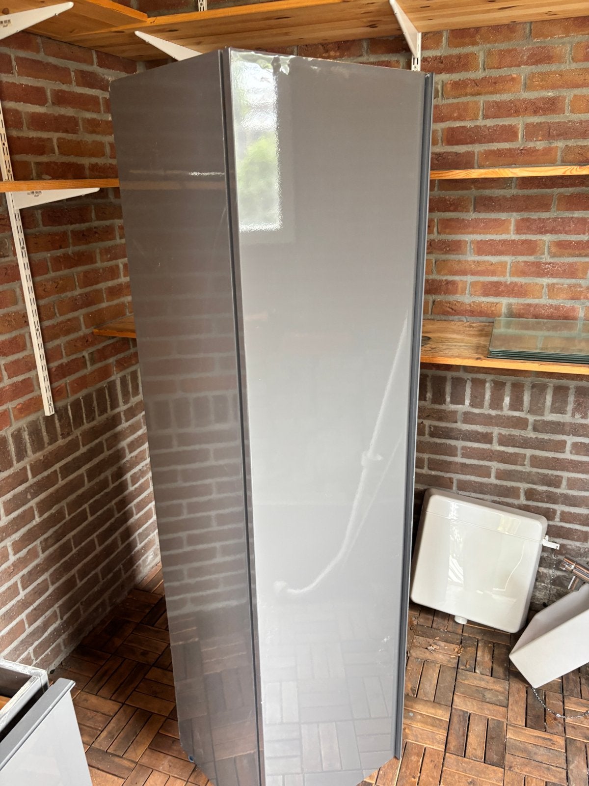 Lange hangkast met lichte beschadiging aan de onderkant, Huis en Inrichting, Kasten | Kledingkasten, Ophalen, Overige materialen