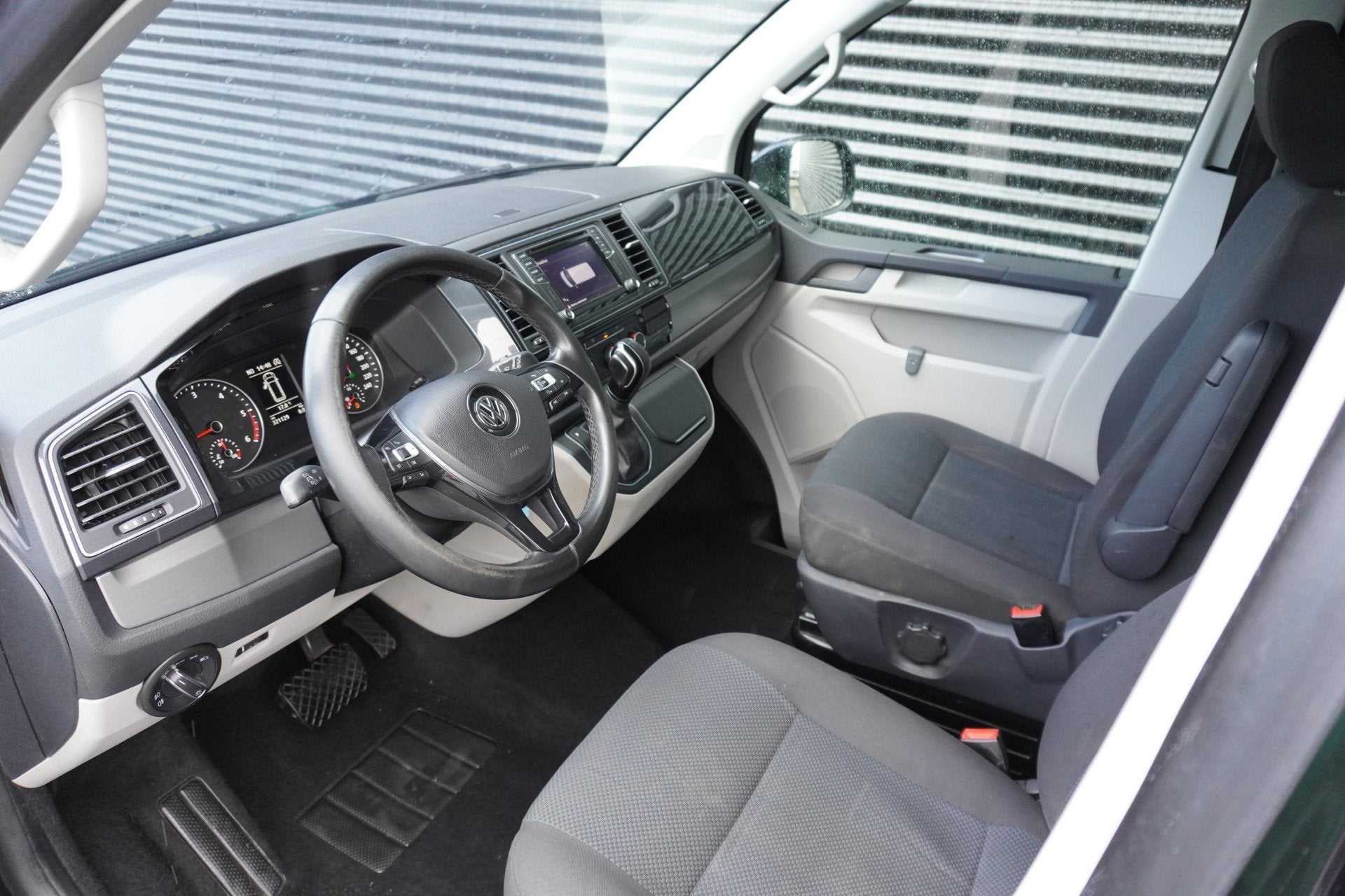 Volkswagen Transporter 150pk Euro6 Automaat L2H1 Dubbele cab, Auto's, 15 km/l, Gebruikt, Euro 6, 4 cilinders