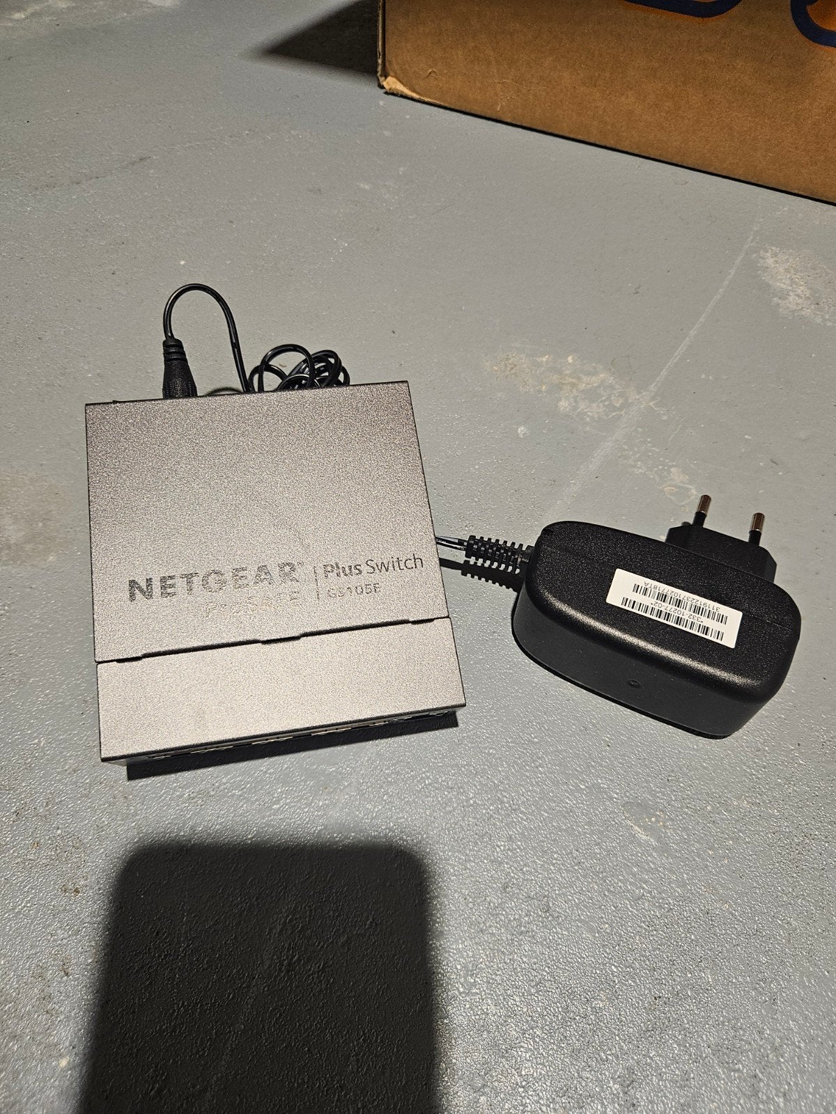 NETGEAR ProSAFE GS105E Plus Switch - 5-poorts Gigabit, Computers en Software, Ophalen of Verzenden, Zo goed als nieuw