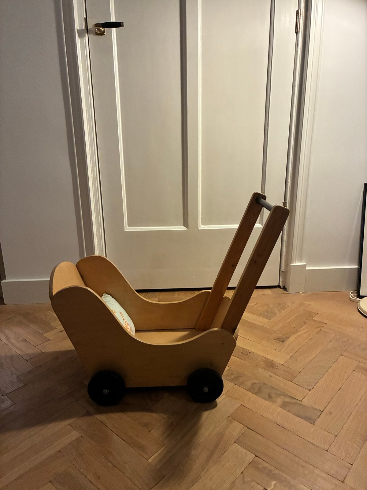 Houten poppenwagen / loopwagen, Ophalen, Zo goed als nieuw, Rij- of Hobbelspeelgoed