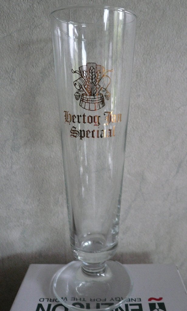 Hertog Jan speciaal bierglas smal en hoog met goud opdruk, Verzamelen, Ophalen of Verzenden, Zo goed als nieuw, Glas of Glazen