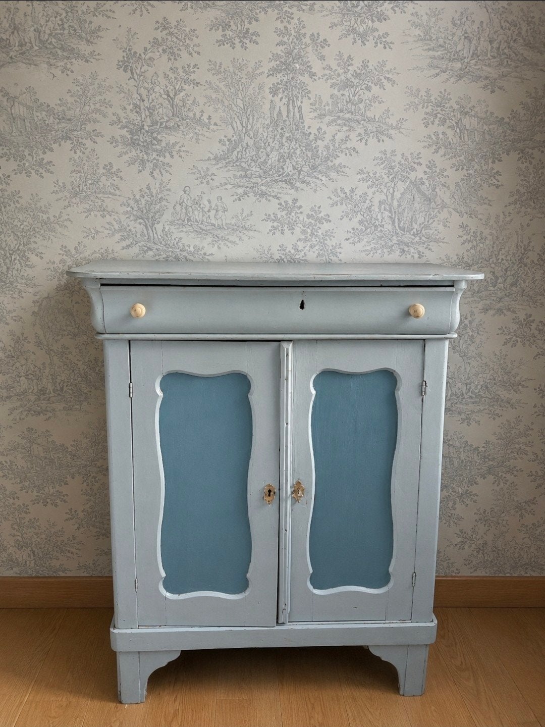 Antiek Biedermeier meidenkastje in 2 kleuren blauw, Ophalen