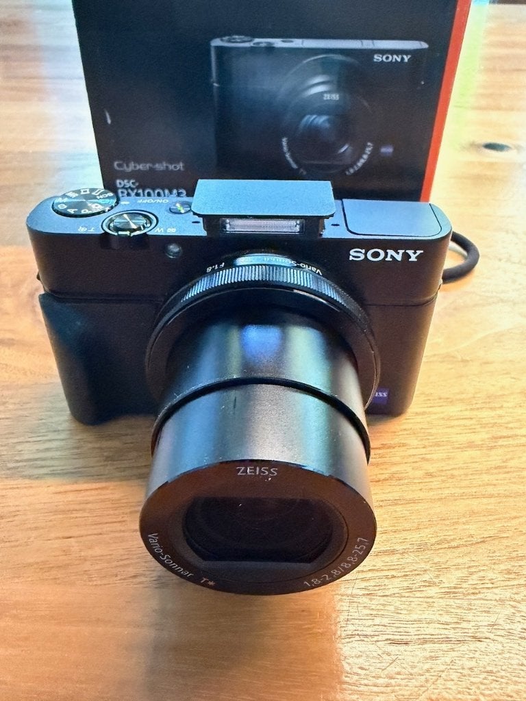 Sony RX100 III met accessoires, Kantelbaar/draaibaar scherm, Ophalen of Verzenden, Zo goed als nieuw, Compactcamera