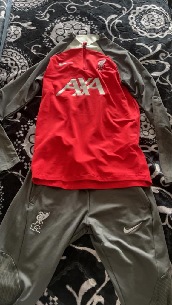 Liverpool Fc trainingspak maat S, Kleding | Heren, Sportkleding, Ophalen of Verzenden, Zo goed als nieuw, Zwart, Voetbal