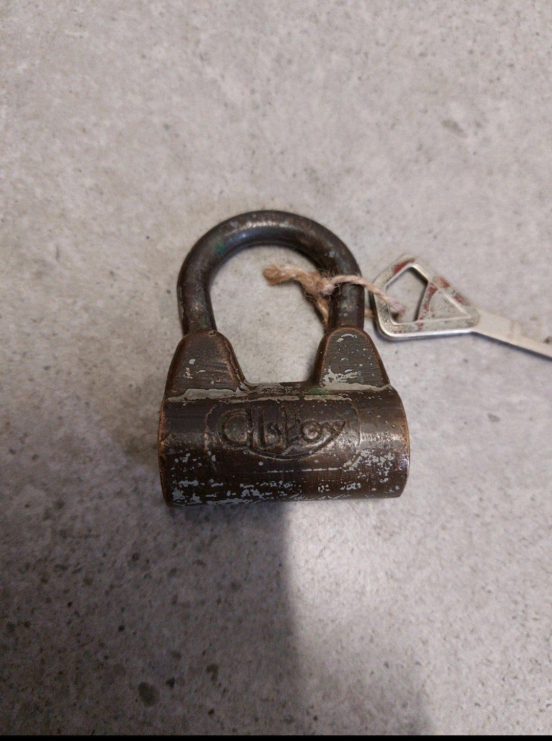 antiek Fraai messing brons ? hang slot hangslot 
Mooi oud sl, Ophalen of Verzenden