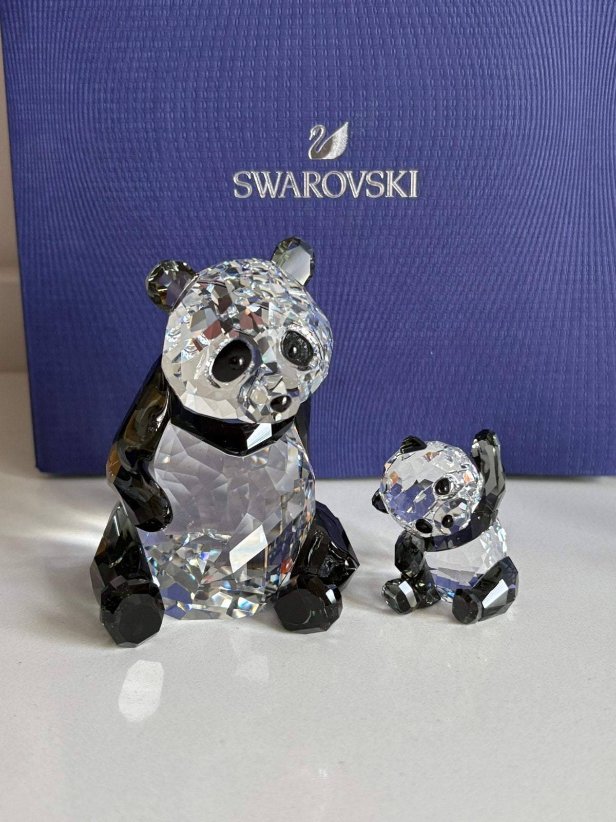 Swarovski panda moeder met jong, Ophalen of Verzenden, Zo goed als nieuw, Figuurtje