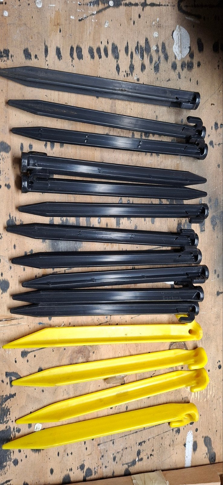 Haringen voor tent of luifel - 11 zwarte, 4 gele, Ophalen, Zo goed als nieuw