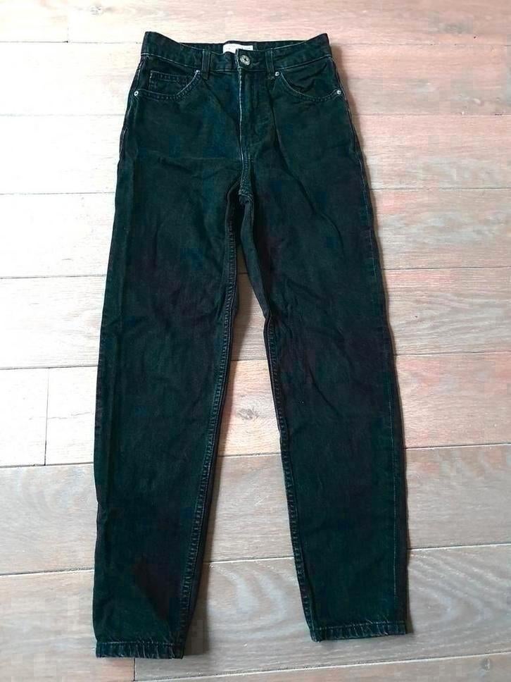 Zwarte mom jeans  / spijkerbroek van Bershka, maat XS., Zwart, Zo goed als nieuw, W27 (confectie 34) of kleiner, Bershka