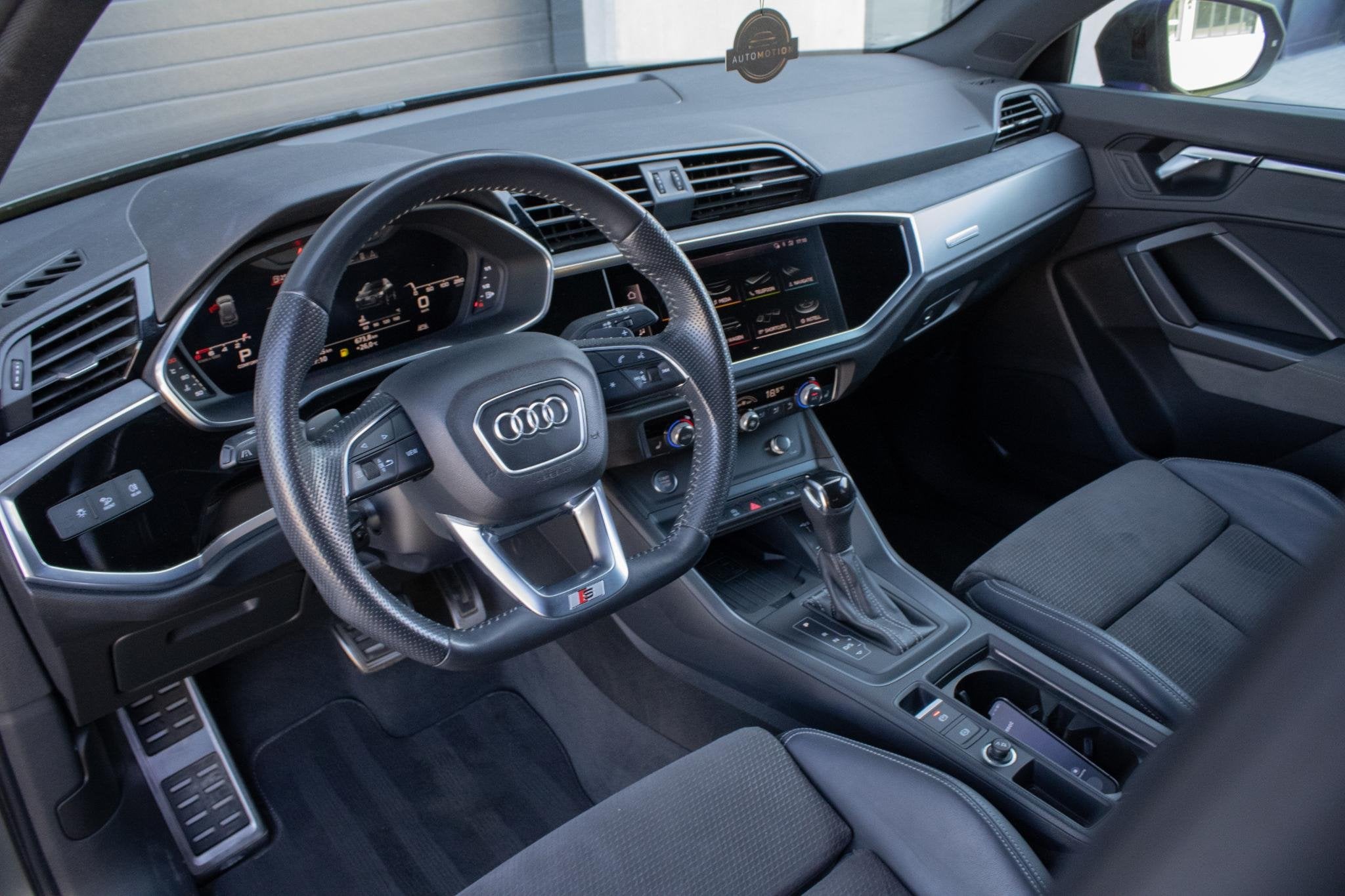 Audi Q3 35 TFSI S Line PANO CAMERA ELEKTRISCHE STOELEN SFEER, Auto's, Audi, 4 cilinders, Bedrijf, 1470 kg, Zilver of Grijs