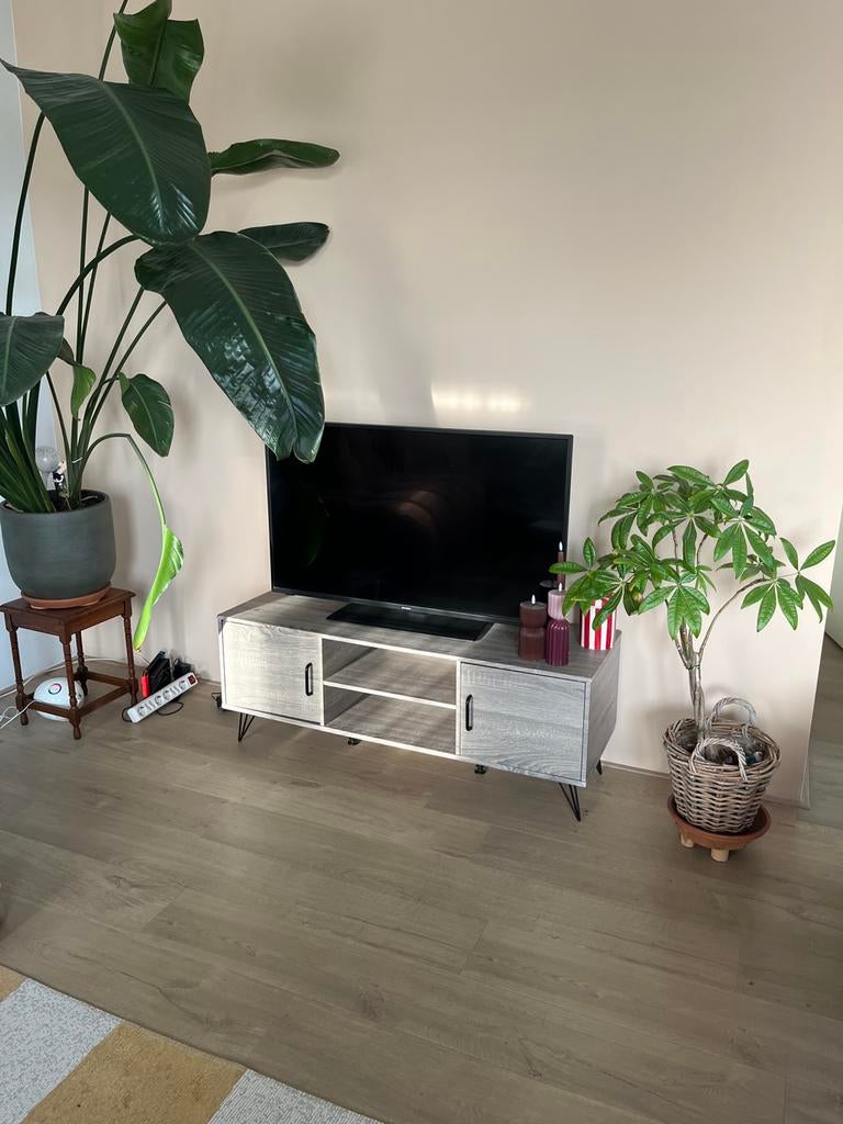 TV-meubel gratis af te halen (lichte schade), Ophalen, Gebruikt, 100 tot 150 cm, Minder dan 100 cm
