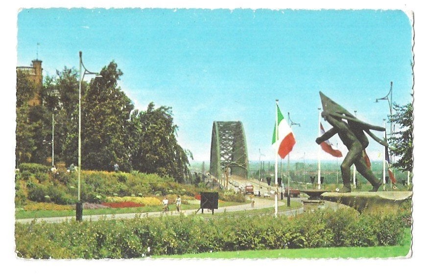 AK Nijmegen - Waalbrug, Ophalen of Verzenden, 1960 tot 1980, Ongelopen, Gelderland