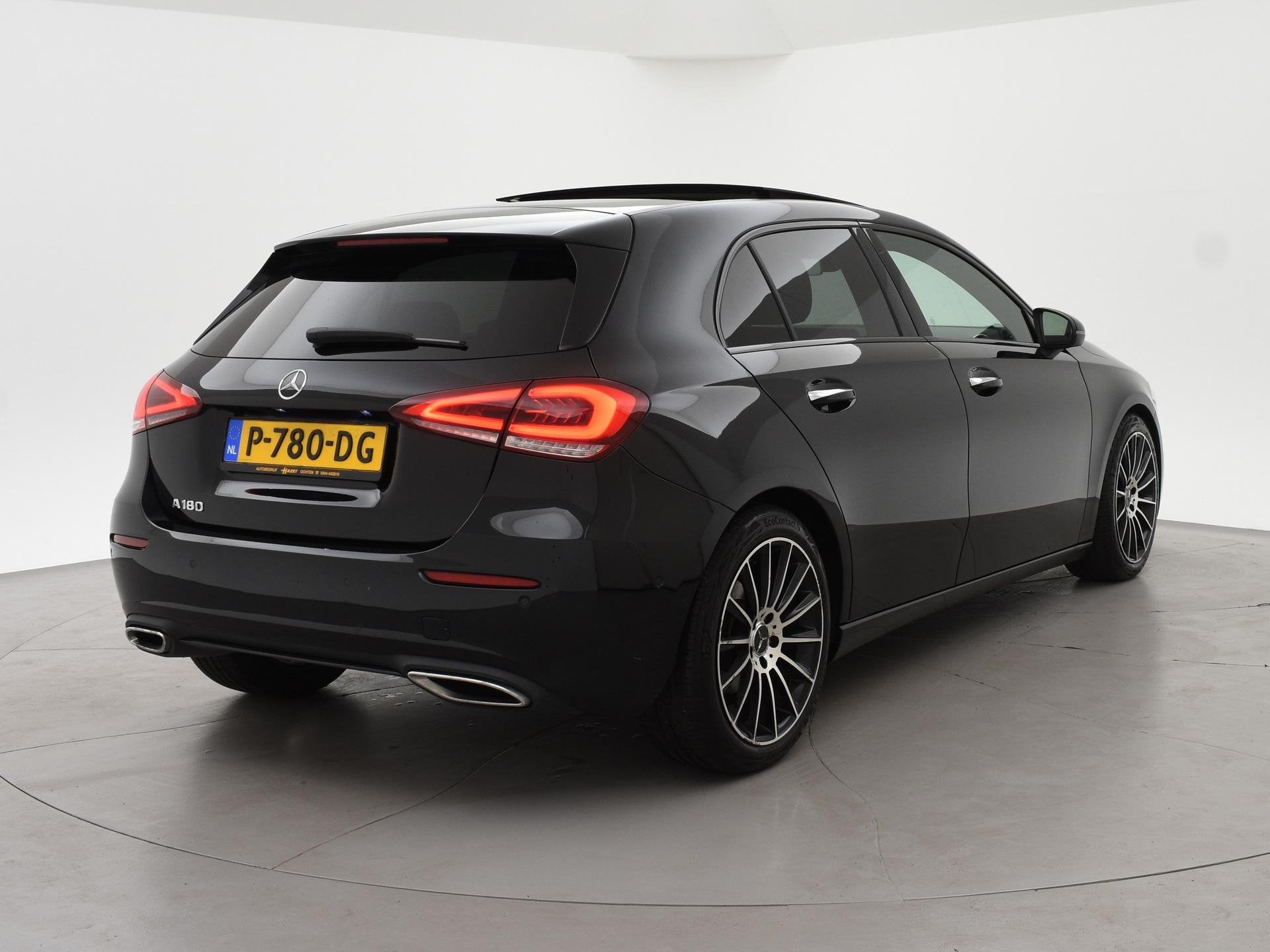 Mercedes-Benz A-klasse 180 AUT. + PANORAMA SCHUIFDAK | SFEER, 136 pk, Gebruikt, 4 cilinders, Leder en Stof