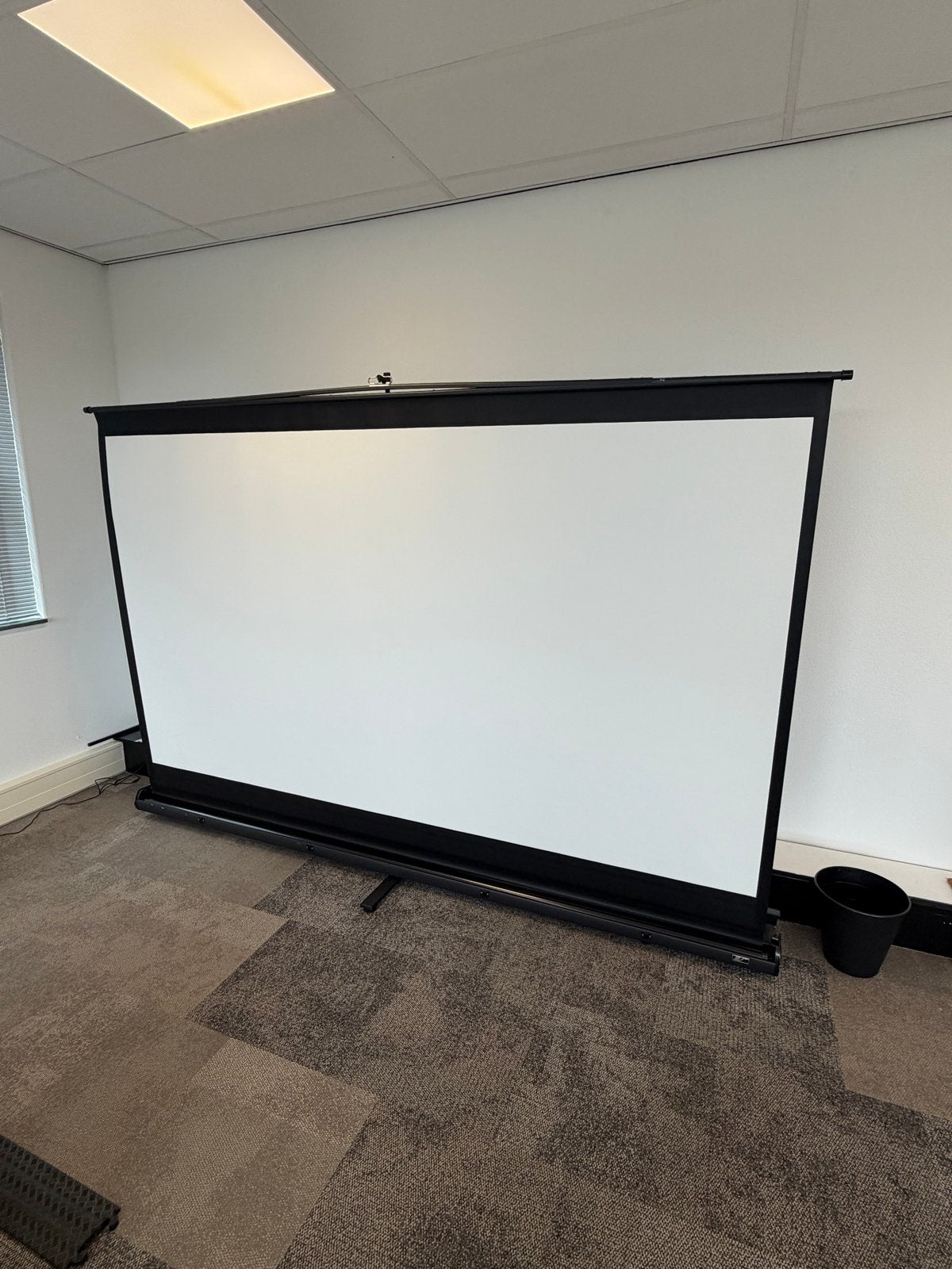 Optoma Beamer met inklapbaar projectiescherm (149x250), Audio, Tv en Foto, Beamers, Ophalen, Gebruikt, DLP, Full HD (1080)