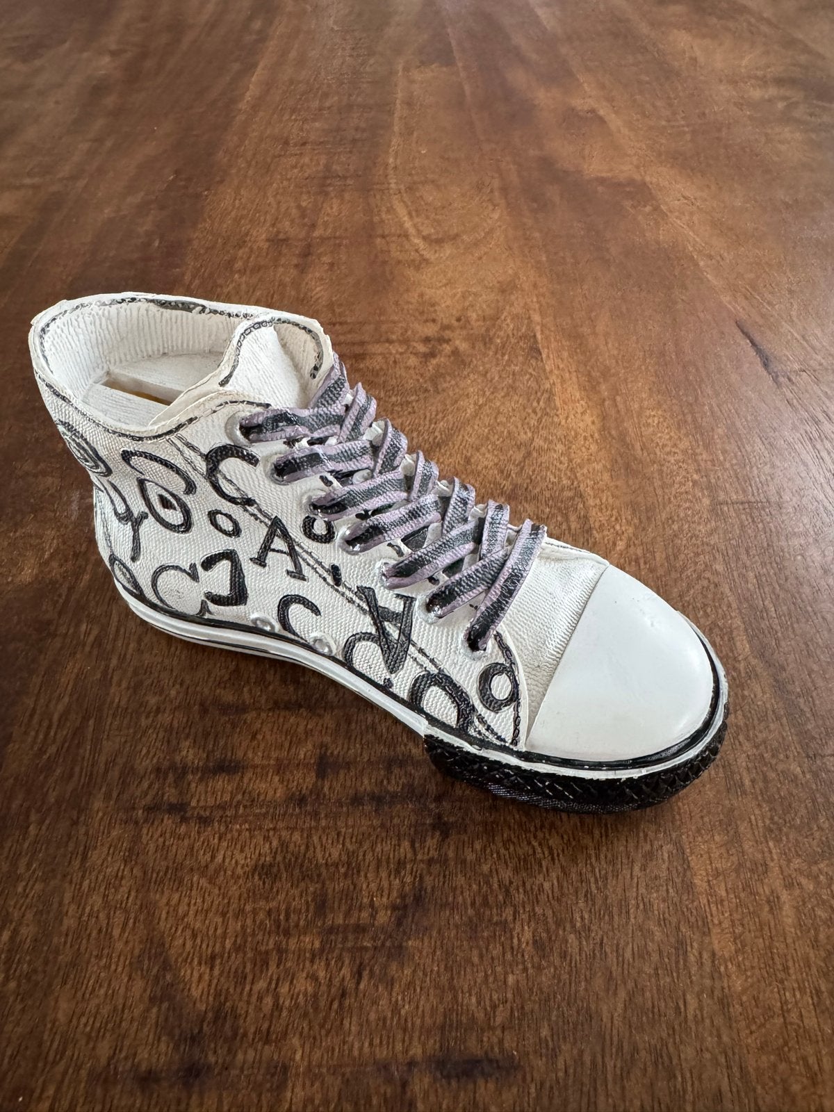 Unieke spaarpot in de vorm van een sneaker, Ophalen of Verzenden, Gebruikt, Steen, Aardewerk of Keramiek, Overige thema's