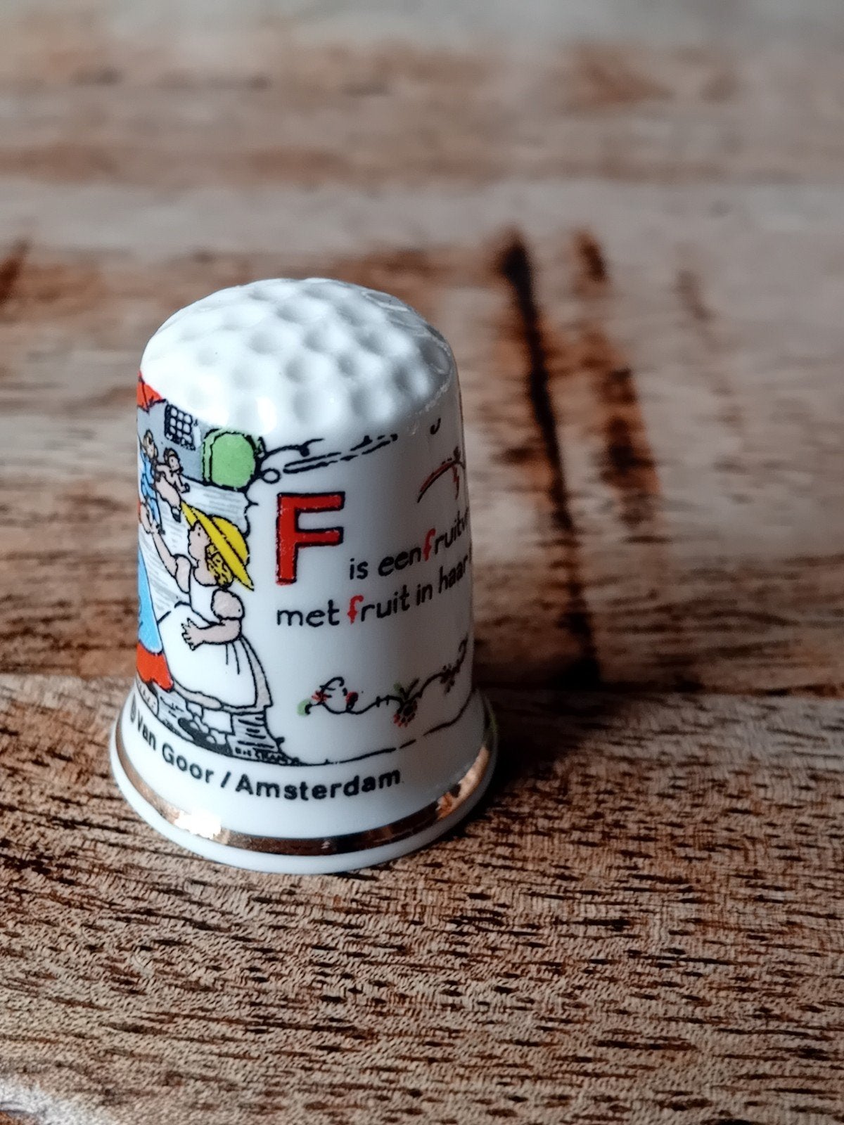 Vingerhoedjes verzamelen letter F vingerhoedje, Verzamelen, Vingerhoedjes, Ophalen of Verzenden, Zo goed als nieuw