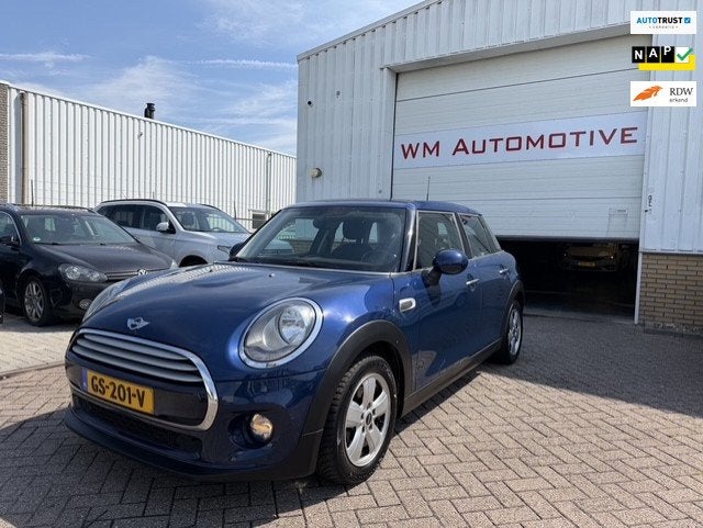 Mini 5-Deurs 1.5 Cooper Business airco APK T/M 13-8-2027, Auto's, Mini, Gebruikt, Navigatiesysteem, Blauw, 49 €/maand