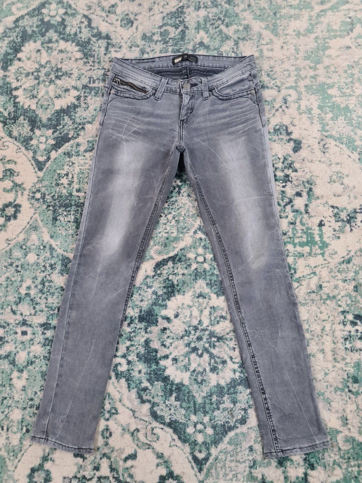 Levi's demi curve skinny W28 L30 Dames Tulsi2830 Low-rise, Ophalen of Verzenden, Zo goed als nieuw, W28 - W29 (confectie 36), Grijs