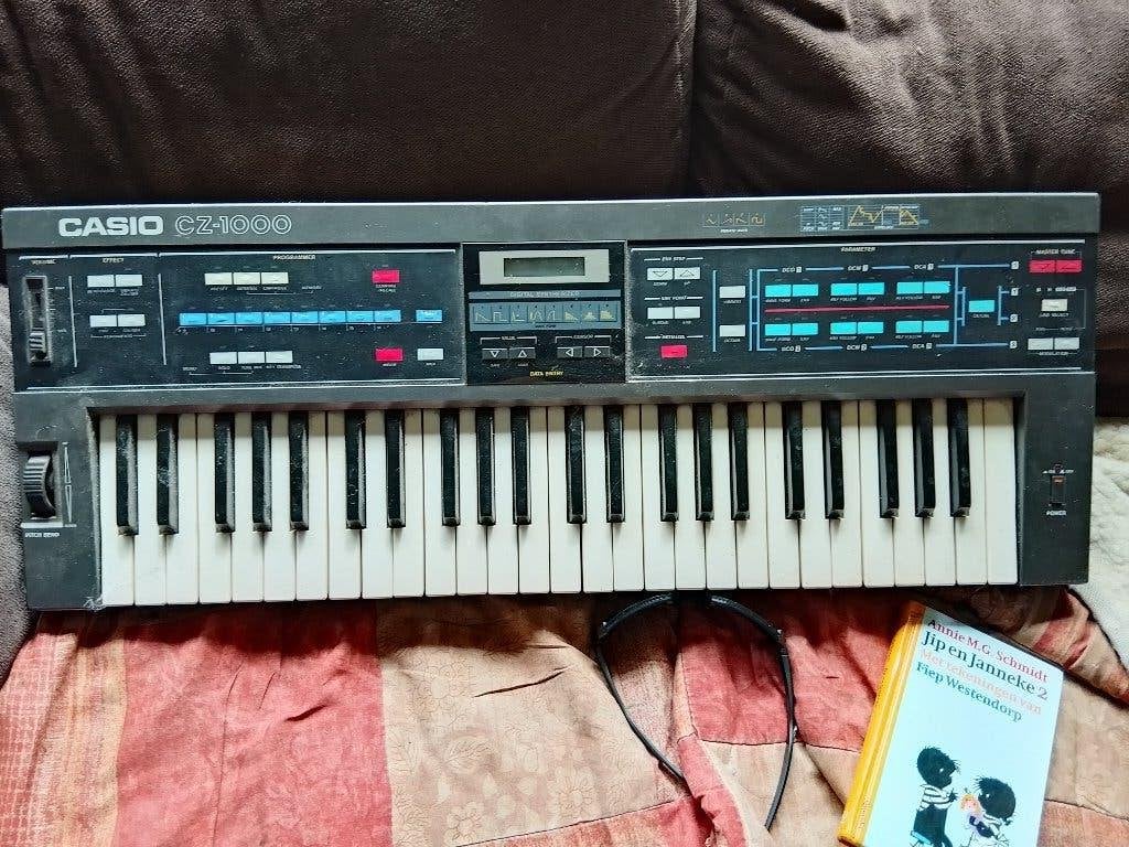 Casio CZ-1000, Casio, Gebruikt, Midi-aansluiting, Overige aantallen