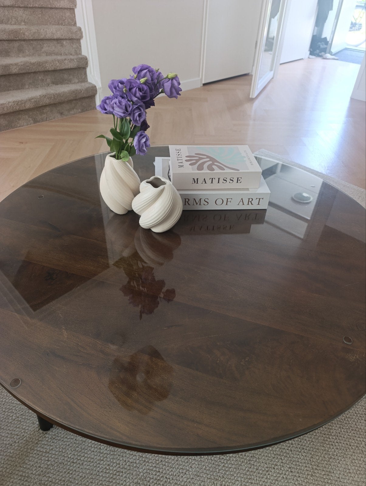 Salontafel japandi walnoot, Ophalen, Rond, 100 tot 150 cm, 50 tot 100 cm