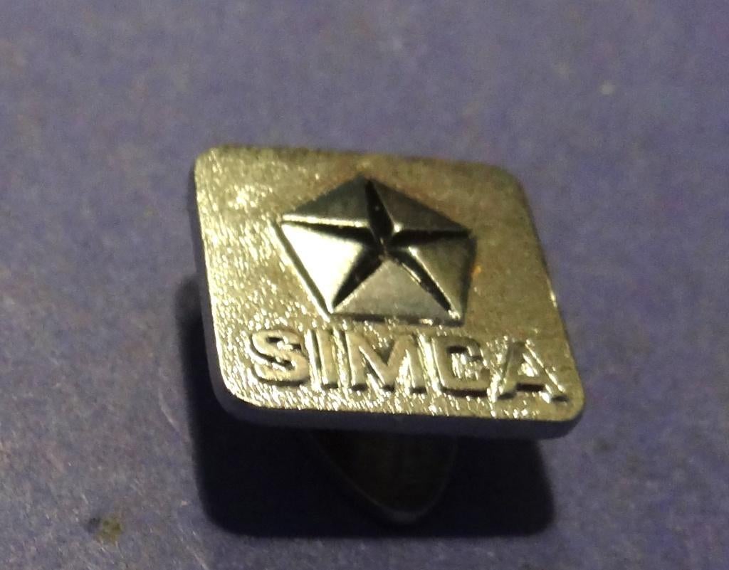 Chrysler Simca Revers Knoop 15 x 15 mm, Verzenden, Gebruikt, Transport, Speldje of Pin