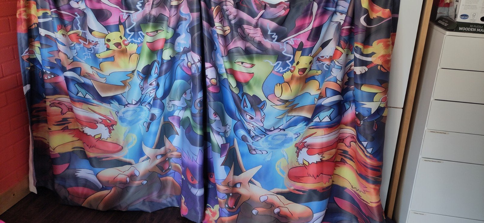 Hoogwaardig Pokémon Verduisterend Gordijn - 240x160 cm, Overige merken, Verduisterend, Ophalen of Verzenden, Zo goed als nieuw