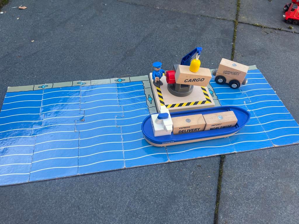Houten speelgoed boot met kraan en vracht, Ophalen, Gebruikt, Jongen of Meisje