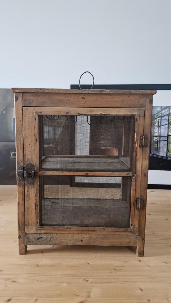 Antieke houten broodkast / vliegenkast met gaas, Ophalen