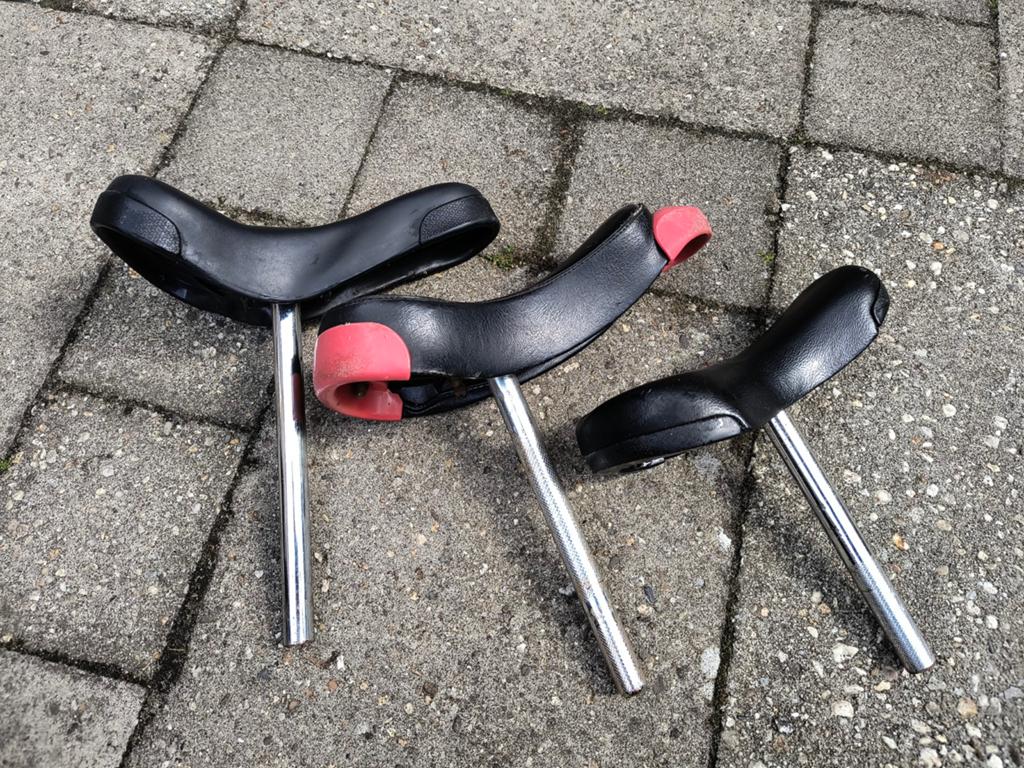 3x Gebruikte Fietszadels+ Zadelpen voor BMX eenwielers enz, Gebruikt, Onbekend, Kunststof, Ophalen of Verzenden