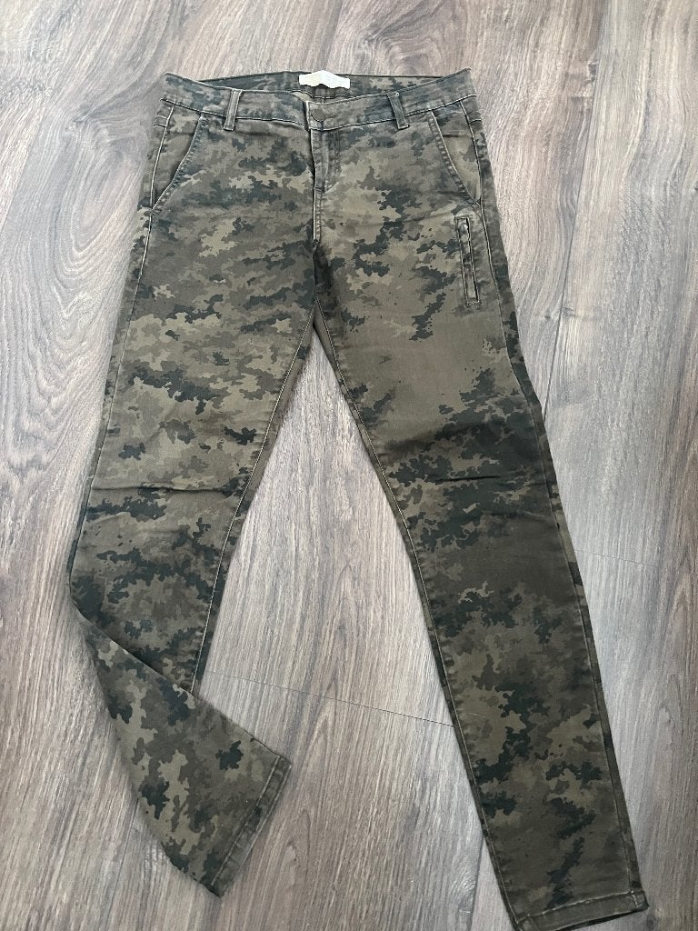 Zara groene camouflage print lage stoere chino nieuw S, Zara, Nieuw, Ophalen of Verzenden, Maat 36 (S)
