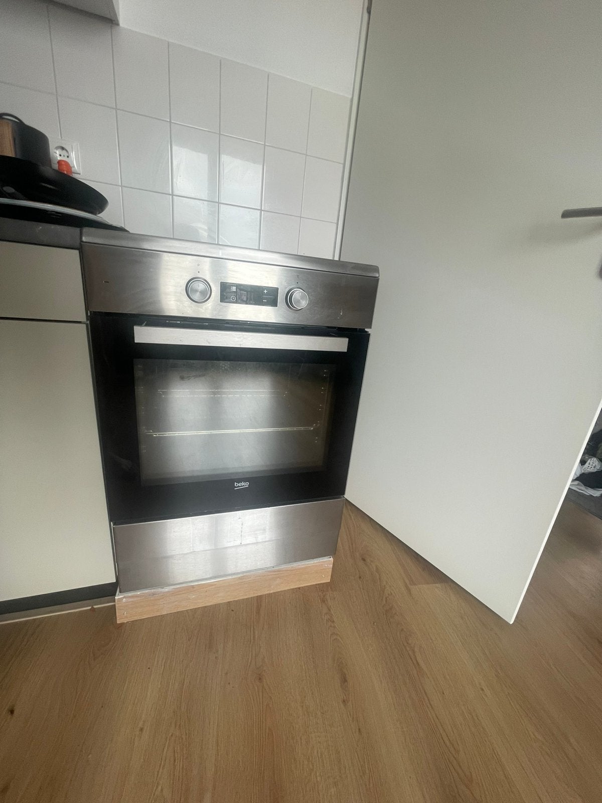 Nieuwe beko 3 fase inductie + oven zilver, Witgoed en Apparatuur, Ophalen, Zo goed als nieuw