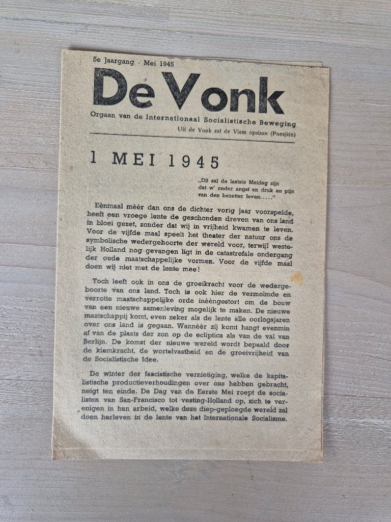 Wo2 Illegale pers verzetskrant De Vonk, 1 mei 1945 (1), Ophalen of Verzenden, Overige soorten, Nederland, Boek of Tijdschrift