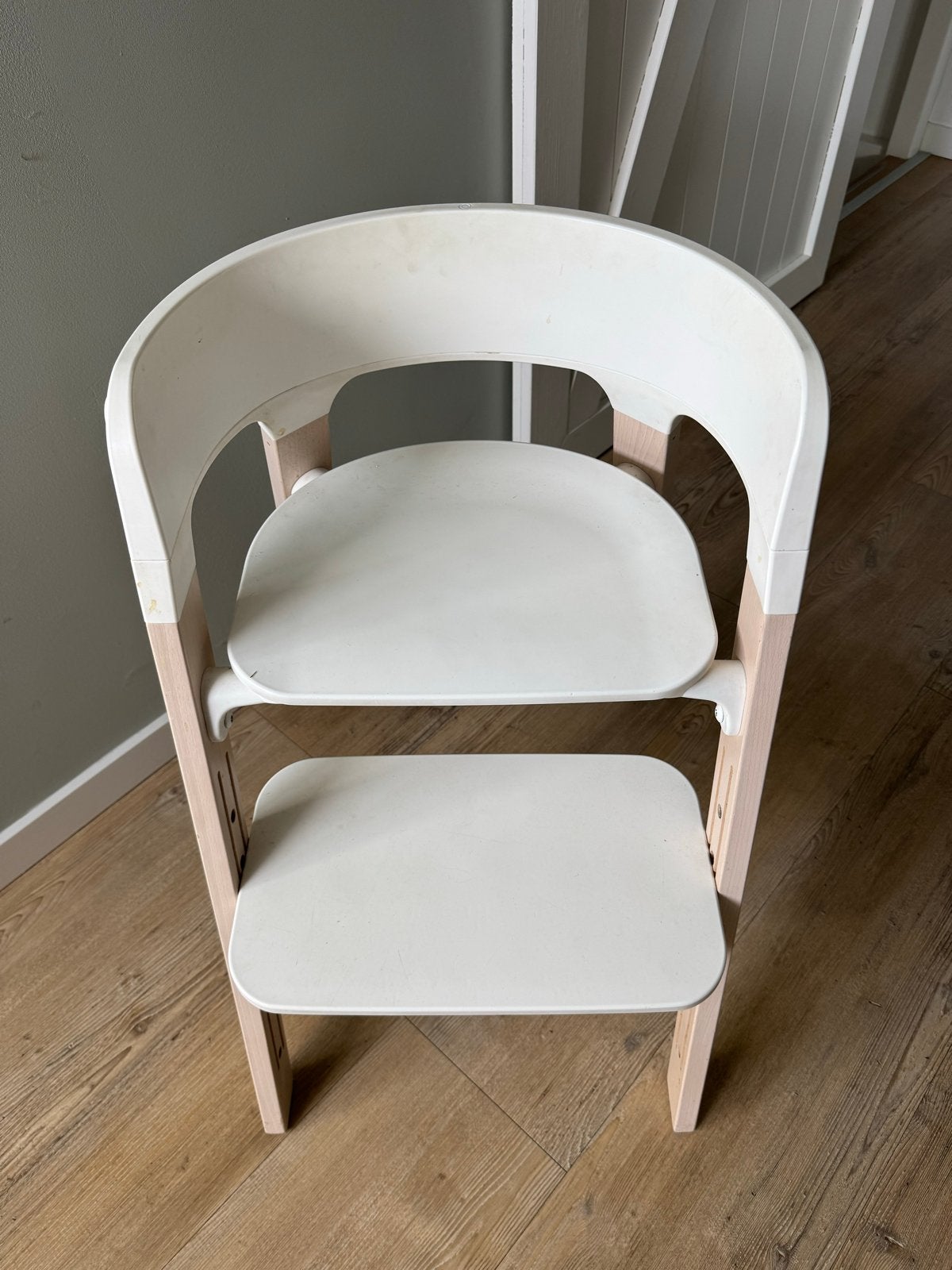 Stokke Steps Meegroeistoel - wit met beuken houten poten, Kinderen en Baby's, Ophalen of Verzenden, Gebruikt, Meegroeistoel