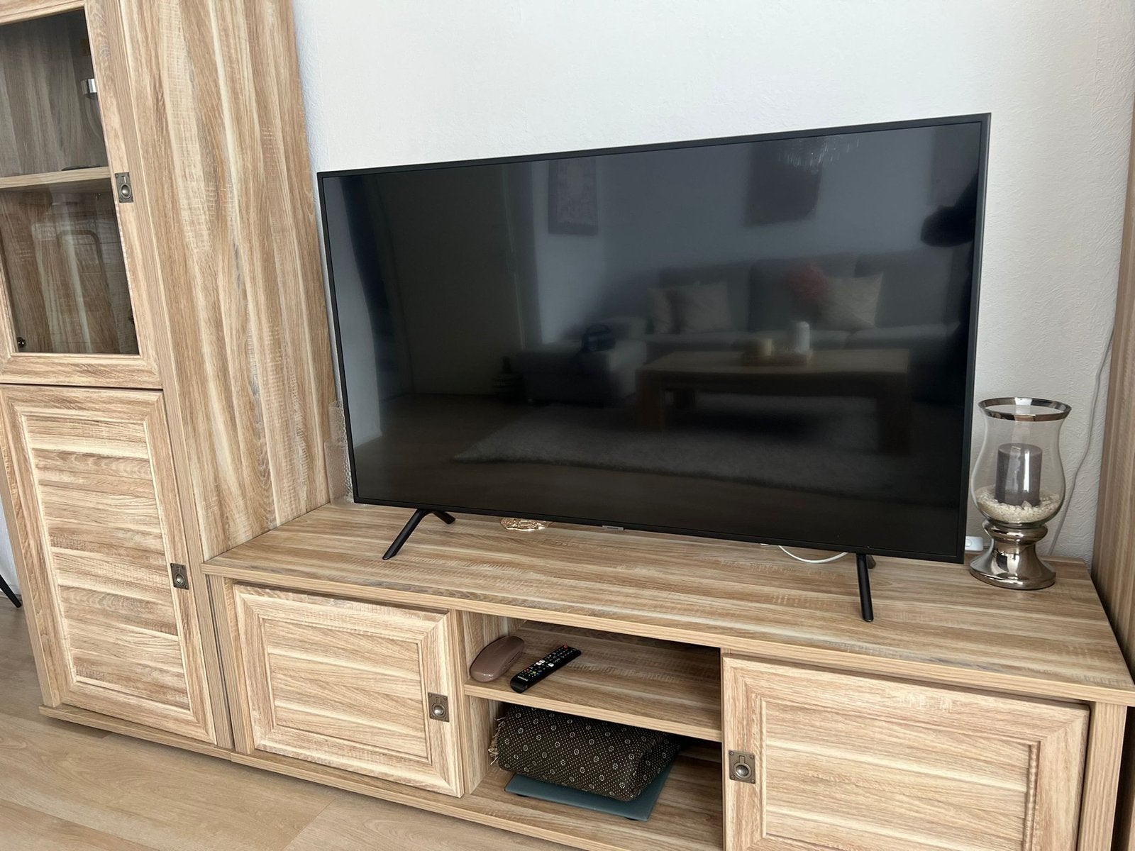 Foto 3 van Complete Woonkamerset: Salontafel, TV-meubel en Vitrinekaste