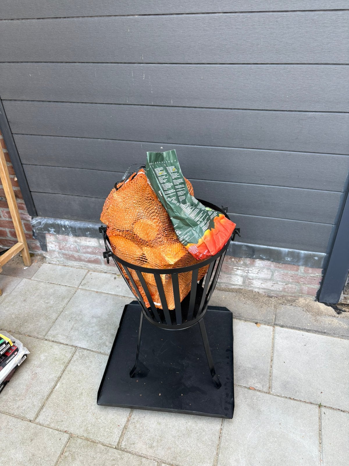 Vuurkorf met onderplaat en zak hout, Ophalen, Nieuw, Vuurkorf