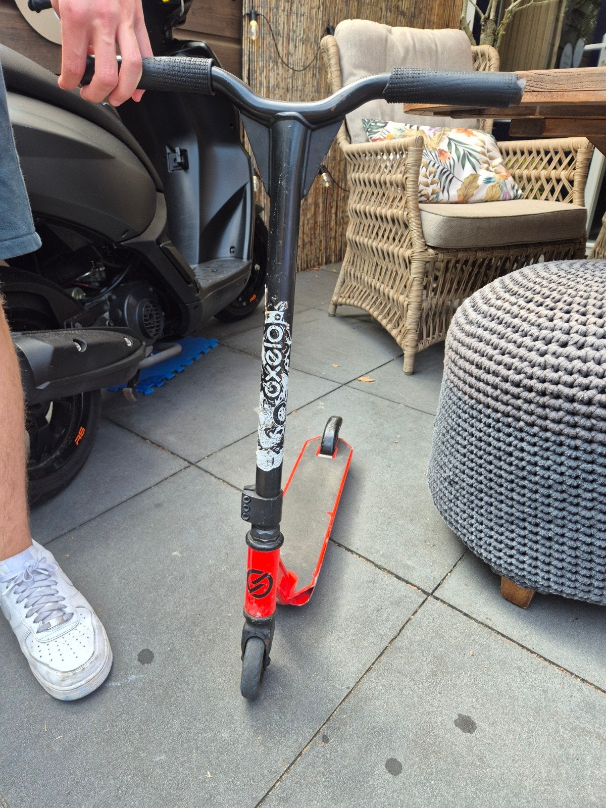 Stevige stuntstep - Rood met zwart met houder, Fietsen en Brommers, Steps, Ophalen, Gebruikt, Gewone step, Oxelo
