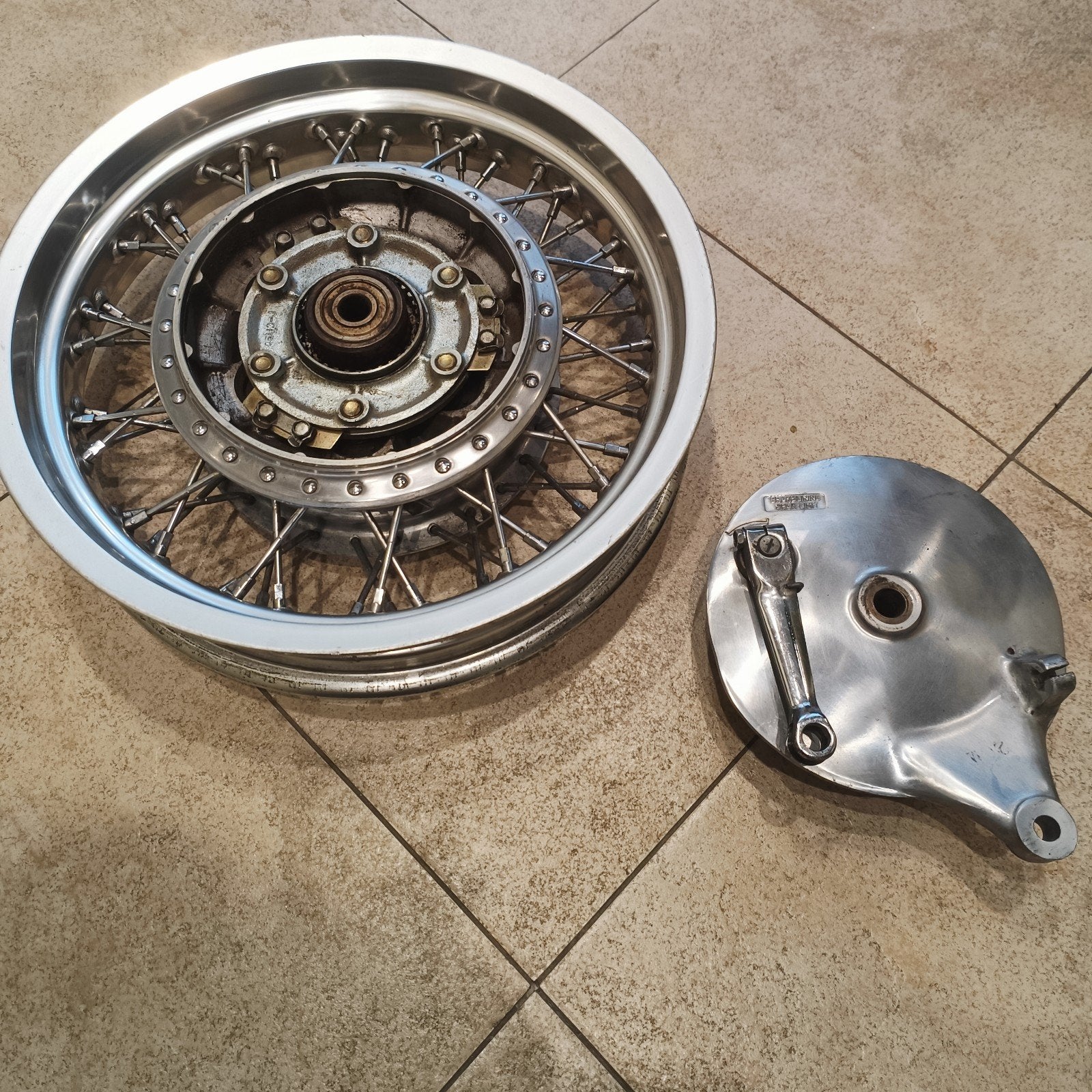 Suzuki spaakwiel 17 inch met remtrommel, Ophalen of Verzenden, Gebruikt