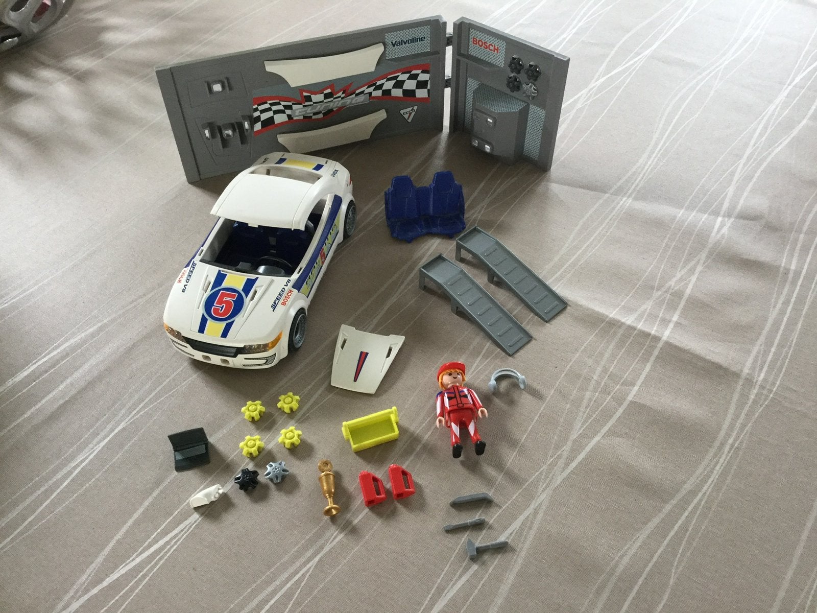 Playmobil auto bij garage, Ophalen of Verzenden, Zo goed als nieuw