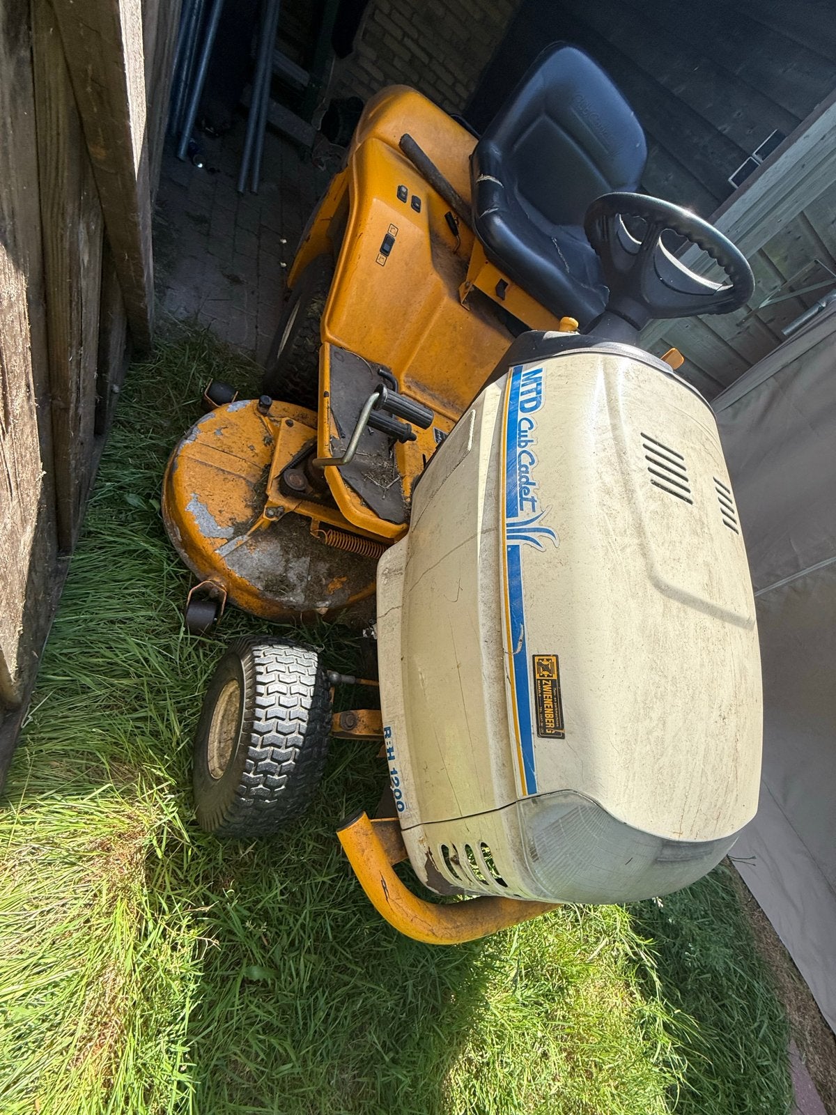 MTD Cub Cadet zitmaaier - Krachtige Benzine Grasmaaier, Ophalen, Cirkelmaaier, Gebruikt, Opvangbak