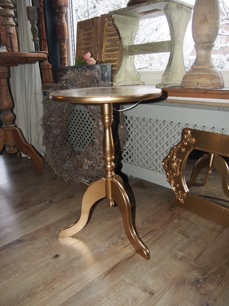 Gouden Houten Bijzettafel op Drie Poten - 57 cm Hoog, Ophalen