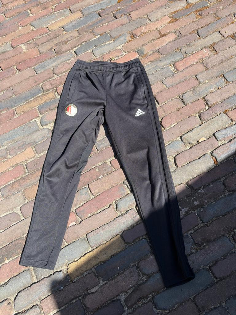 Feyenoord trainingsbroek Adidas maat 152, Ophalen of Verzenden, Zo goed als nieuw, Jongen of Meisje, Sport- of Zwemkleding