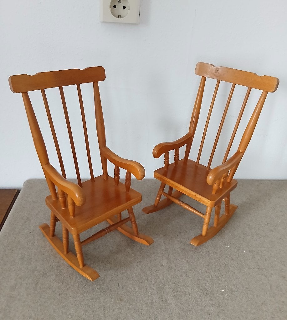 een stel Windsor poppenstoelen, schommelstoelen, Hout, Gebruikt, Beige, Ophalen of Verzenden